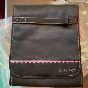 Mary Kay hanging makeup bag roll-up with 4 removal pouches New